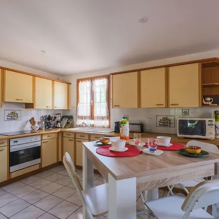 Bourg, Maison Pour 6 Personnes Avec Terrasse Et Jardin *