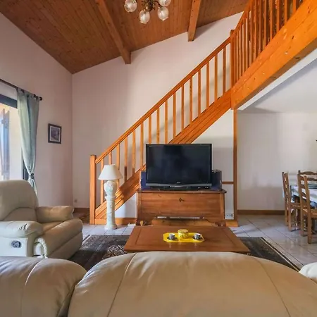 Villa Bourg, Maison Pour 6 Personnes Avec Terrasse Et Jardin *