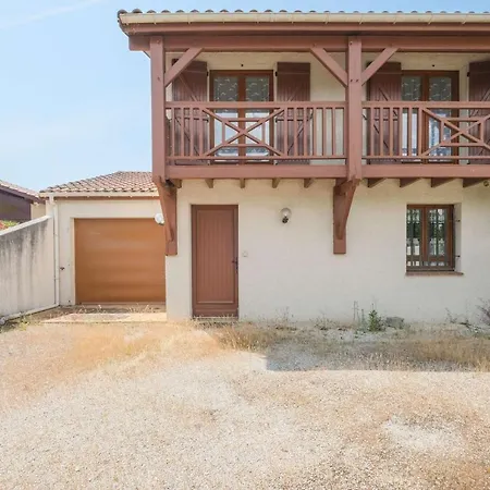 Bourg, Maison Pour 6 Personnes Avec Terrasse Et Jardin