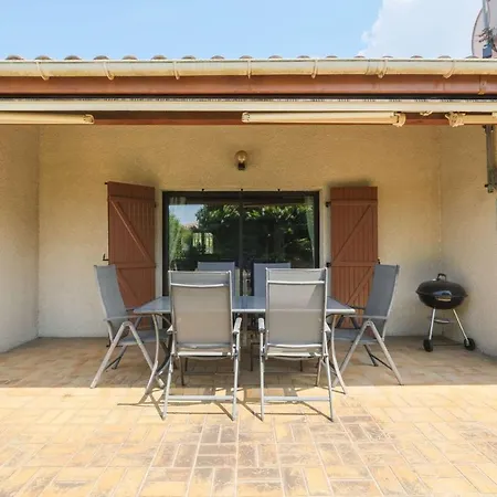 Vila Bourg, Maison Pour 6 Personnes Avec Terrasse Et Jardin