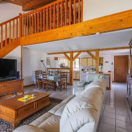 Bourg, Maison Pour 6 Personnes Avec Terrasse Et Jardin Vila